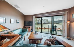 620 NW NAITO PKWY, Portland, OR 97209