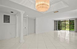 9735 NW 52nd St, Doral, FL 33178