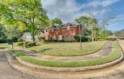 11 S Crownpointe Drive, Jackson, MS 39211
