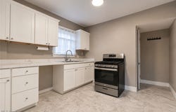 985 Bloomfield Avenue, Akron, OH 44302