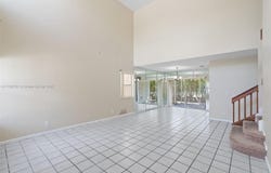 9454 NW 8th Cir, Plantation, FL 33324