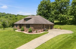 715 Oxbow Road, Belpre, OH 45714