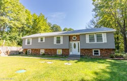 40 Curran Rd, Cheshire, MA 01225