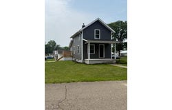 637 Maple Street, Newcomerstown, OH 43832