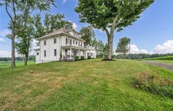 5706 Kemary Avenue SW, Navarre, OH 44662