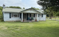 298 West Hwy 1376, East Bernstadt, KY 40729