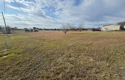902 9th ST, Lexington, TX 78947