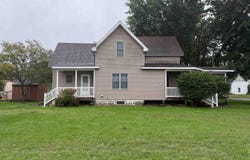 301 S 2Nd Street, Farmington, IA 52626