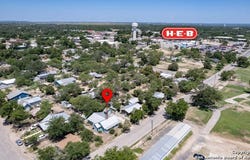327 S Wood, Uvalde, TX 78801