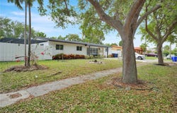 810 NE 182nd St, North Miami Beach, FL 33162