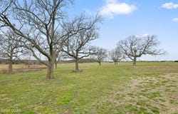 2822 Hwy Yy, LaRussell, MO 64848
