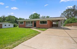 9438 Laguna Drive, St Louis, MO 63132