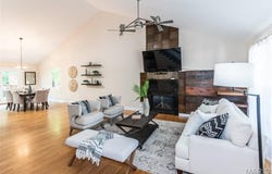 1010 Winter Lake Drive, Fenton, MO 63026