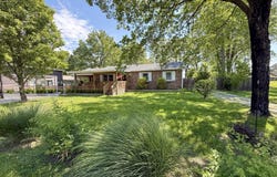 1126 E Crest Drive, Houston, MO 65483