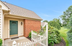 37 Village Court, Columbiana, OH 44408