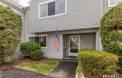 71 Country Place, Shelton, CT 06484