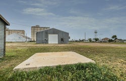 210 SE 4th St, Dimmitt, TX 79027