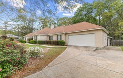 208 Willow Oaks Drive, Headland, AL 36345