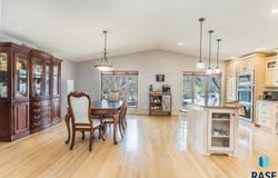 107 E Willow St, Beresford, SD 57004