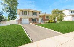 9 Wayne Place, Commack, NY 11725