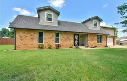 609 N Centennial Way, Mustang, OK 73064