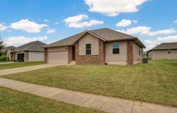 5573 W Longleaf Drive, Springfield, MO 65802