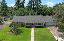 2902 Regent St, Kilgore, TX 75662