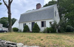 20 Deerfield Rd, Osterville, MA 02655