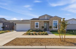 2232 N Russell Avenue, Clovis, CA 93619