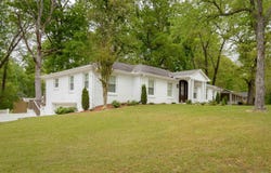 102 Colonial Dr, Florence, AL 35633