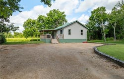 111 S Oak Street, Rosebud, TX 76570