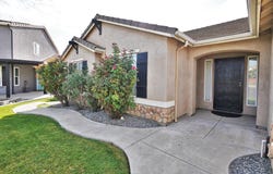 2017 W Queens Way, Hanford, CA 93230