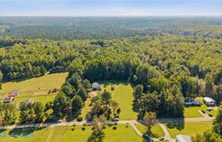 2600 Wright Road, Saluda, VA 23149