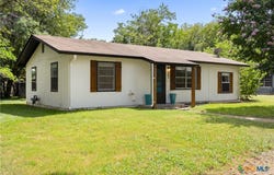 907 Apple Street, Fredericksburg, TX 78624