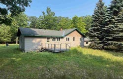 3594 N LAKE SHORE, HARBOR SPRINGS, MI 49740