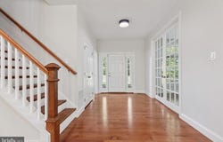 10 ROBINS LANE, BERWYN, PA 19312