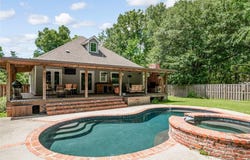 8282 LAKE PARK Drive, Denham Springs, LA 70726