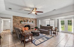 930 Bradley Dr, Athens, TX 75751