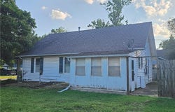 445 E 3rd Avenue, Garnett, KS 66032