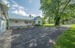 407 N Pine Street, Pierce City, MO 65723