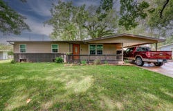 13 Easy St, Winfield, KS 67156