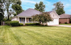 821 Shady Brook Ln, Louisville, KY 40229