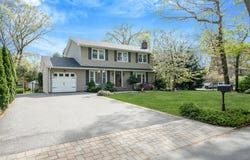 90 Rhoda Avenue, Nesconset, NY 11767