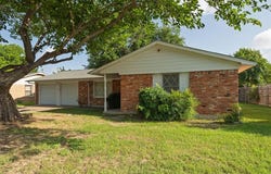 5621 AMMONS Street, Haltom City, TX 76117