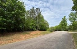 51 Harbor Dr, Macon, NC 27551