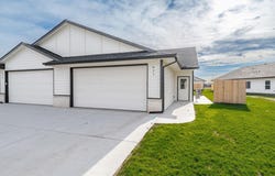 471 E Harper St, Valley Center, KS 67147-8948