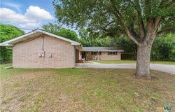 206 Live Oak Street, Gonzales, TX 78629