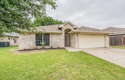 137 Roberts Dr, Saginaw, TX 76179