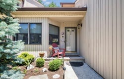 20 Bentley Dr, Franklin Lakes Boro, NJ 07417-1939