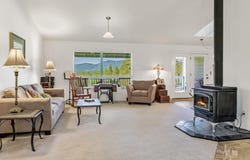 16445 Meadows Road, White City, OR 97503